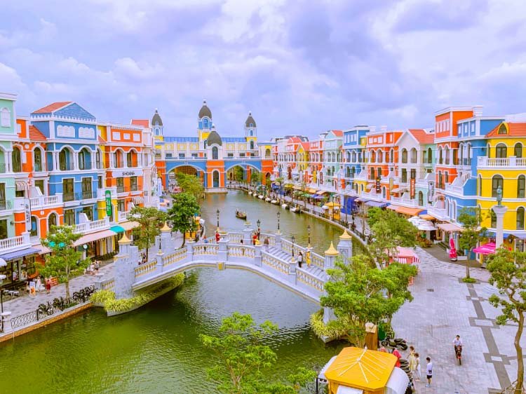 Vietnam In Two Chapters — photo 2
